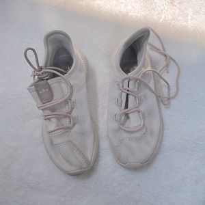 White girls tennis shoes with pink laces